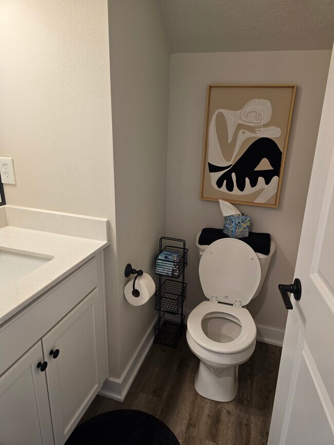 Foto del edificio - 6931 Bluebell Ct