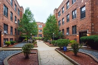 Building Photo - 629 W Cornelia Ave