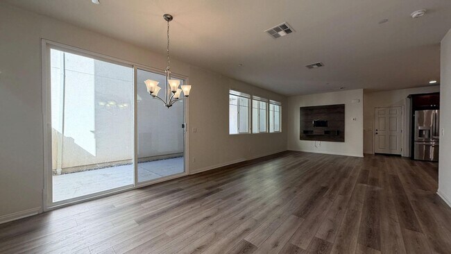 Foto del edificio - 646 S Brampton Ave