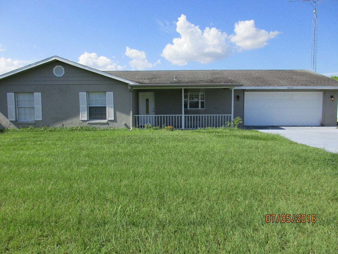 3257 Lake Hill Dr, Lake Placid, FL 33852 House Rental in Lake Placid
