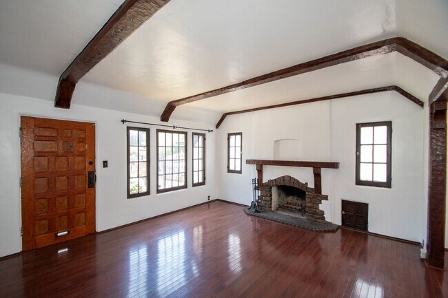 Foto del edificio - 2906 Griffith Park Blvd