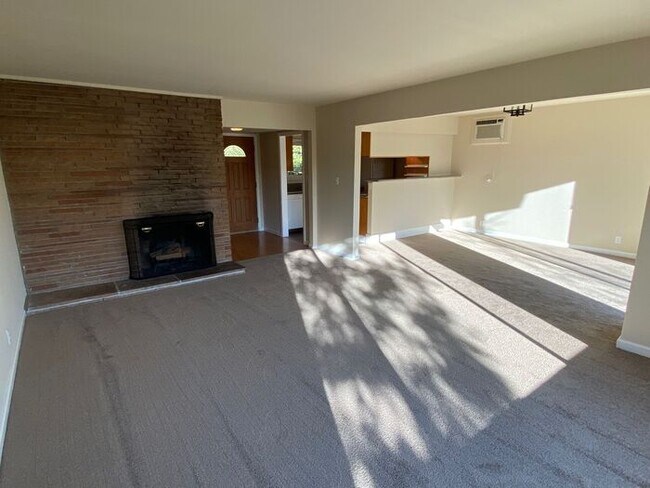 Foto del edificio - 957 Happy Valley Ct