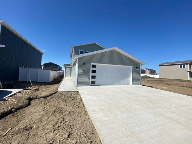Foto del edificio - 4 BEDROOM! Single Family Home in Lakewood