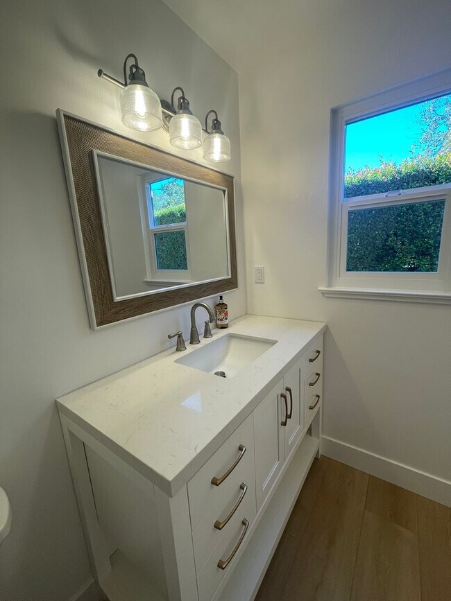 Building Photo - Santa Barbara desired neighborhood