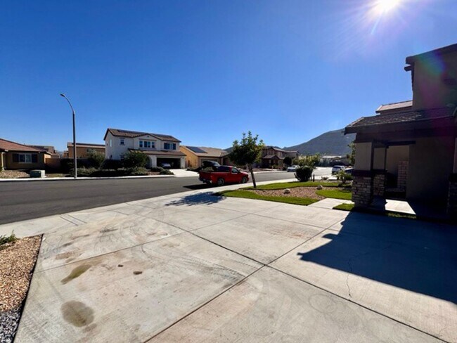 Building Photo - Stunning 4 Bedroom Cul-De-Sac Home with Loft located in Winchester!