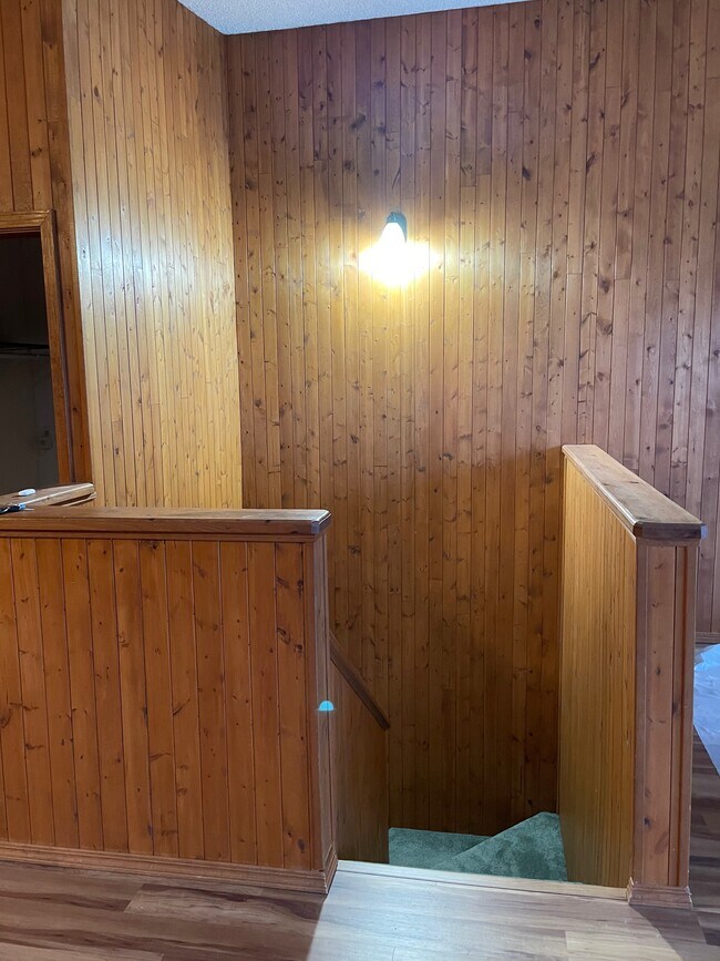 Escalera al nivel inferior - 2533 La Honda Dr