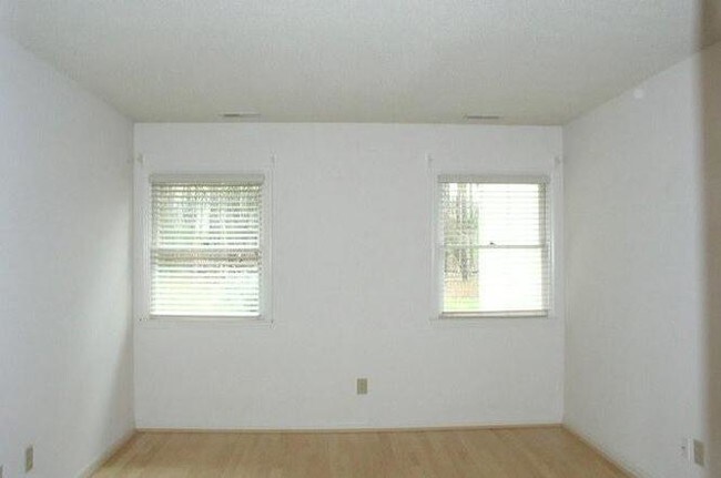 Building Photo - 114 Woodbridge Ln