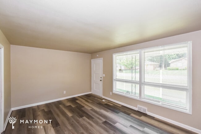 Building Photo - 7708 Saxon Dr SW