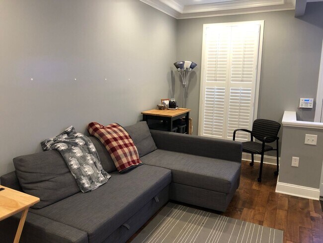 Building Photo - Modern 3 bedroom Patterson Park Home w/ De...