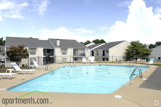 Piscina - Towne Oaks Apartments