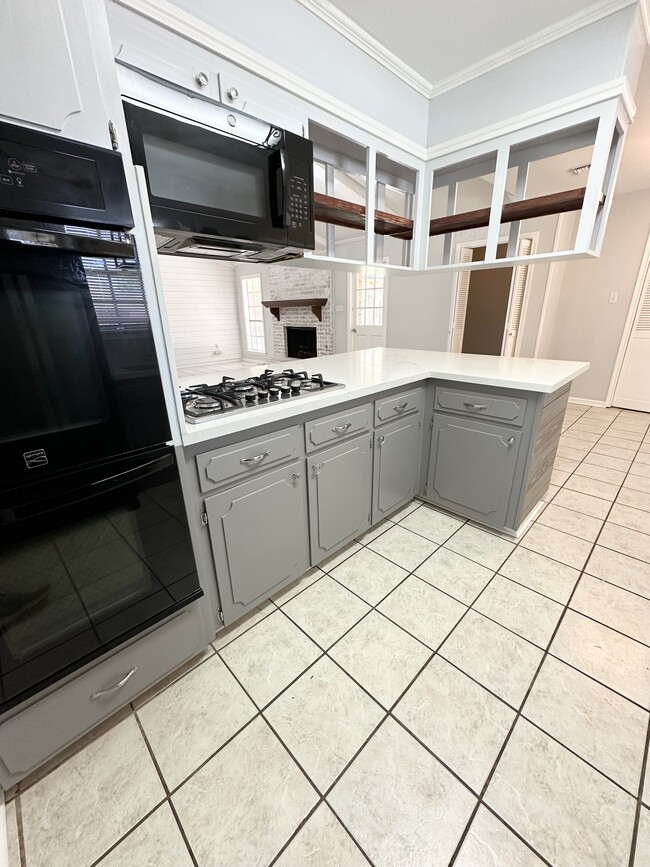 Building Photo - 402 Quail Dr
