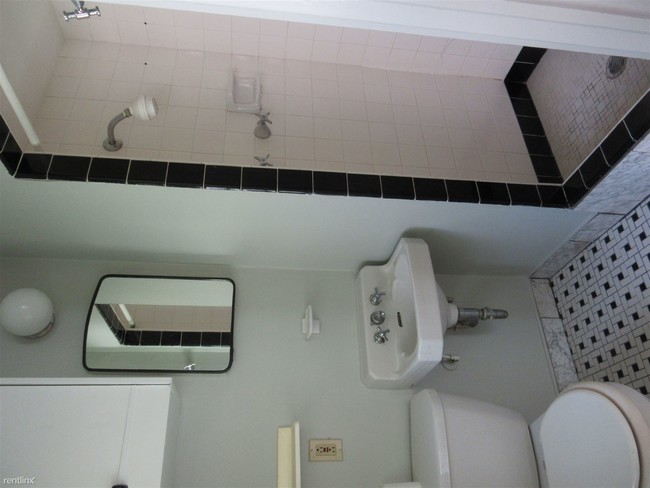 Building Photo - 1 br, 1 bath Apartment - 527 Lyon St NE