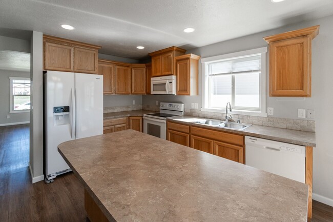 Building Photo - Charming 3 Bed, 2 Bath Home in Cheney – Op...