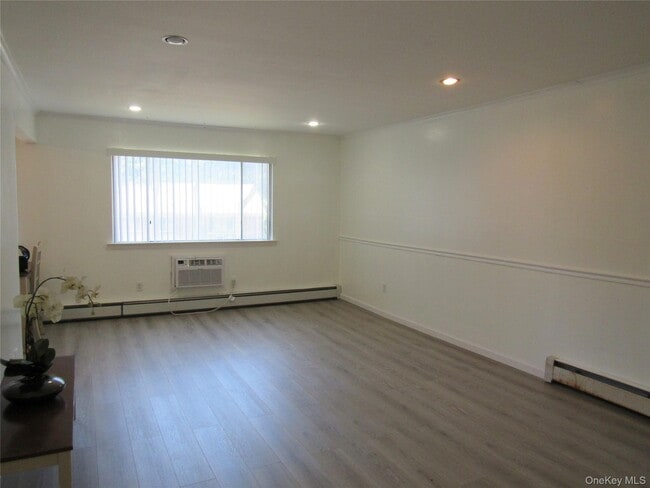 Building Photo - 7 N James St