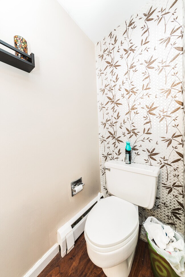 Foto del edificio - AVAILABLE MAY  - 2 Bedroom 1.5 bathroom Ho...
