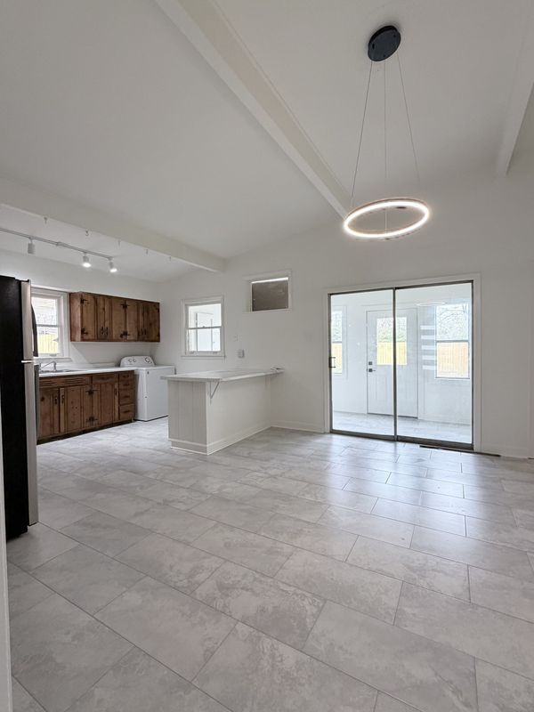 Foto del edificio - 5136 Warfield Dr