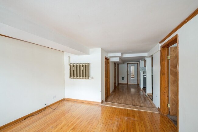 Building Photo - 2501 W Ainslie St