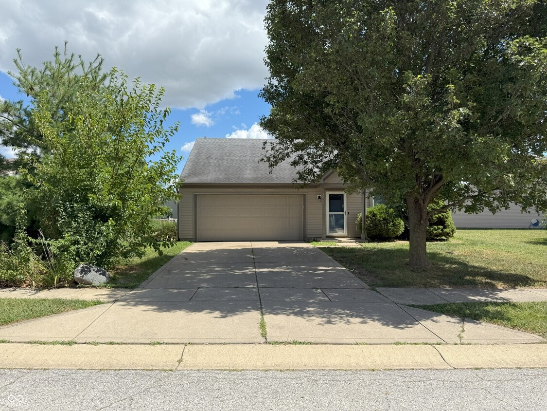 Foto principal - 2069 Fullwood Dr