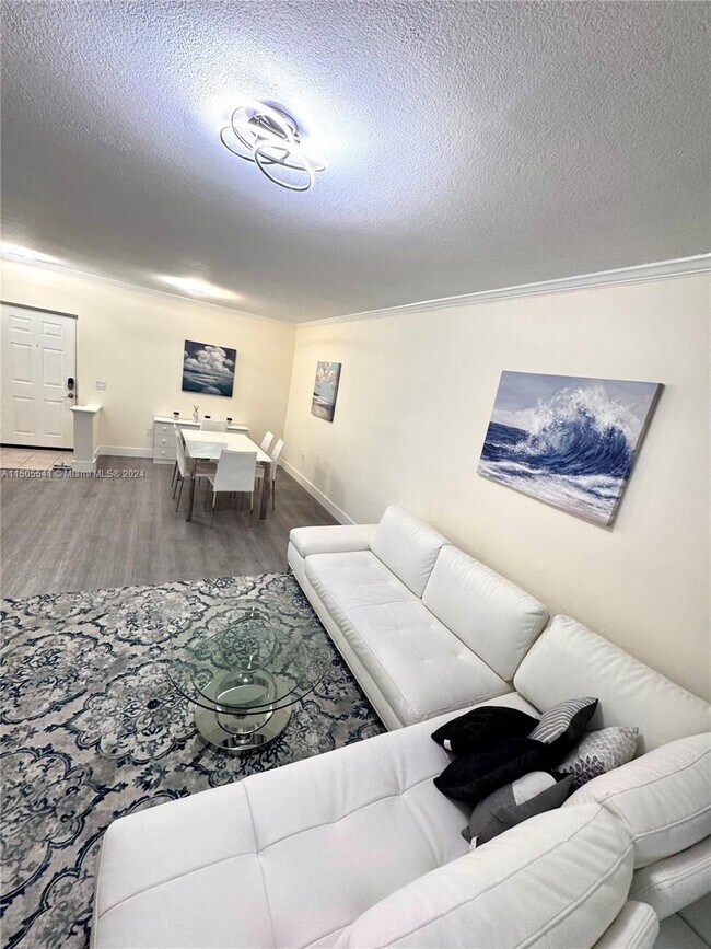 Foto del edificio - 17150 N Bay Rd