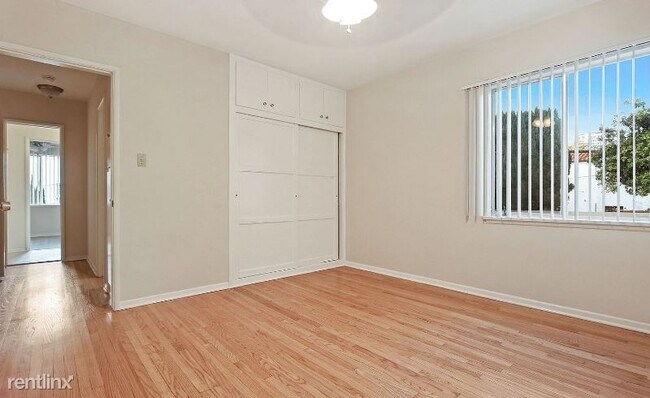 Building Photo - 2 br, 1 bath Townhome - 367 Bergen Ave