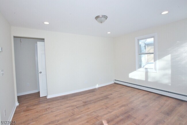 Foto del edificio - 102 Dupont Ave