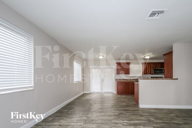 Foto del edificio - 7551 Buchanan St