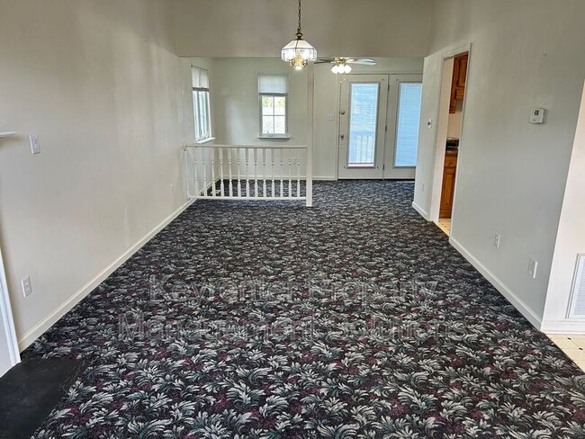 Building Photo - 2055 Hampton Dr