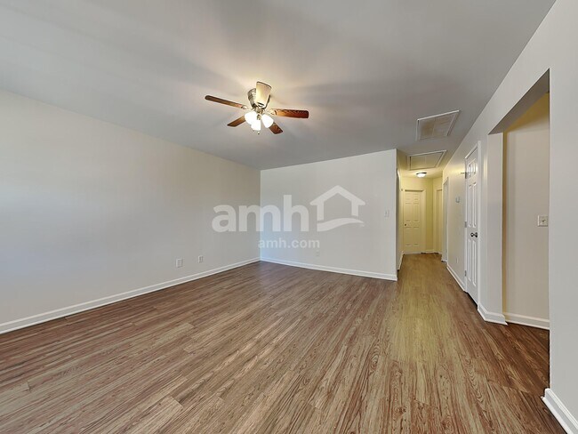 Building Photo - 3700 Cashew Dr