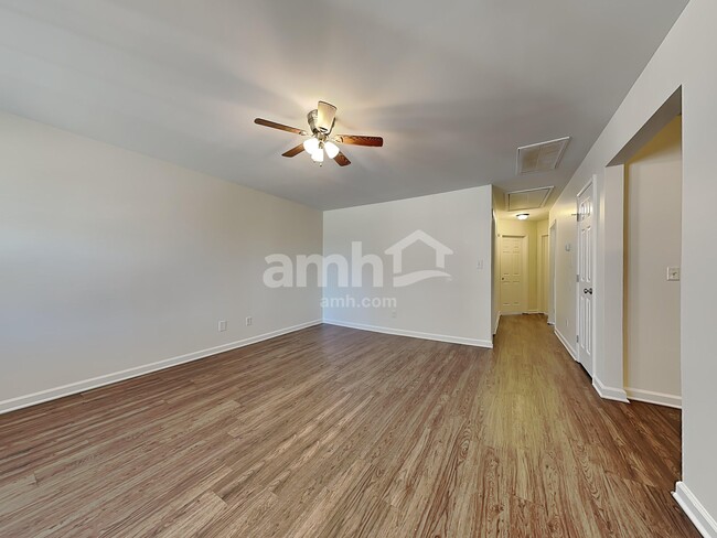 Foto del edificio - 3700 Cashew Dr