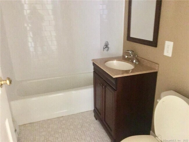 Foto del edificio - 113 Niles Hill Rd