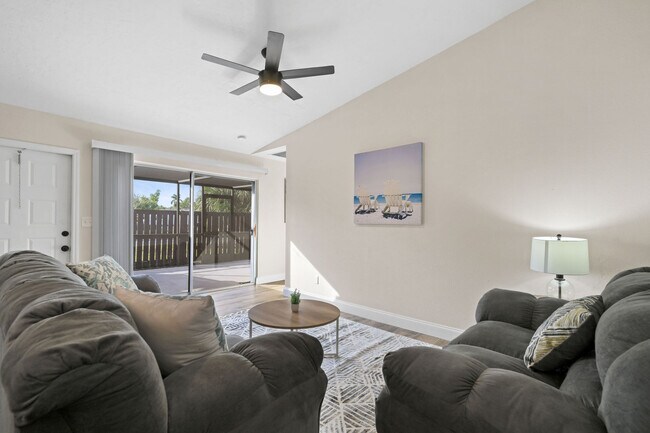 Foto del edificio - 6314 Royal Woods Dr