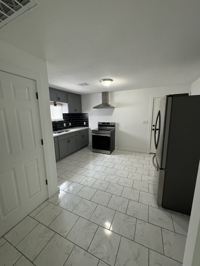 Cocina - 100 7th Ave