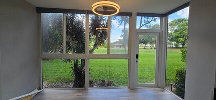 Building Photo - 3300 N Palm Aire Dr