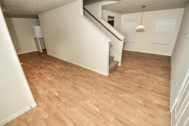 Foto del edificio - 12631 Wild Columbine Rd