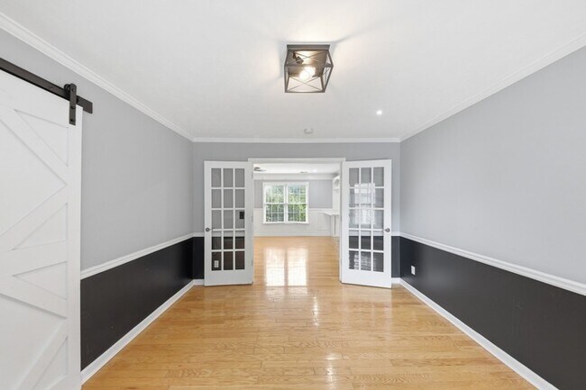 Foto del edificio - 310 Crescentview Ct