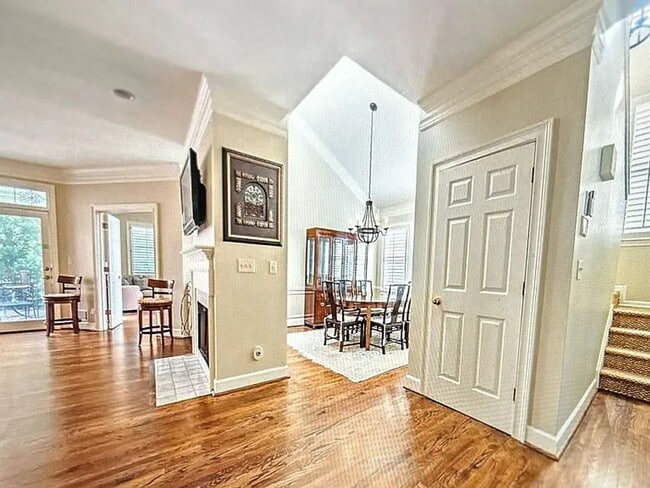 Building Photo - 4 bdrm, 4 bath Townhome in Druid Hills.