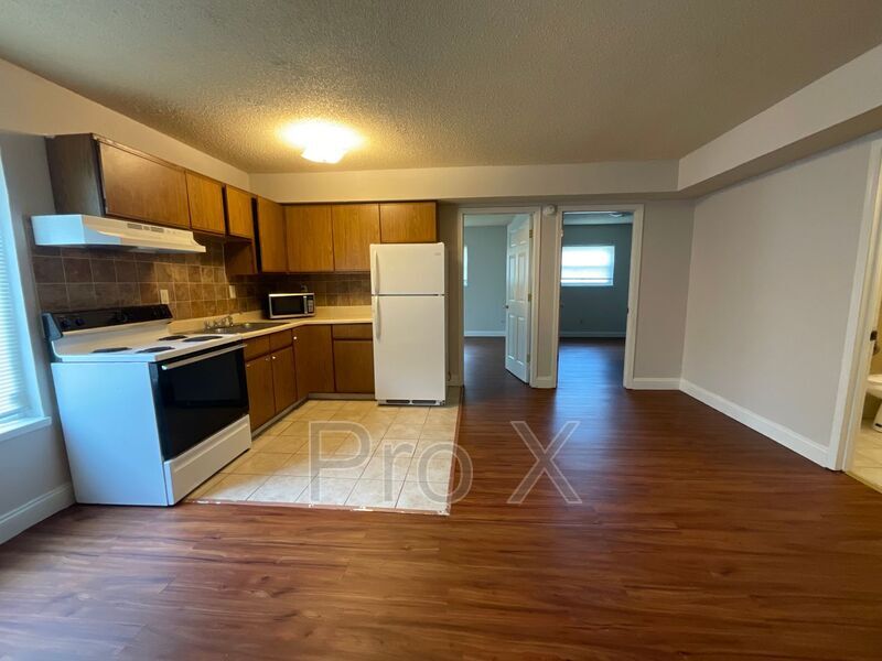 Primary Photo - 202 E Allen St