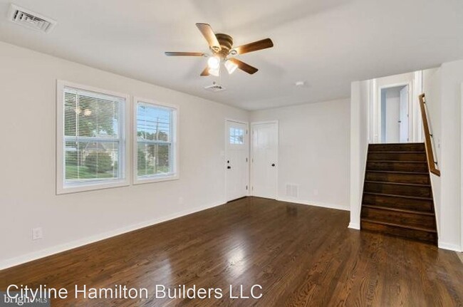 Building Photo - 3 br, 1 bath House - 28 Harrison St