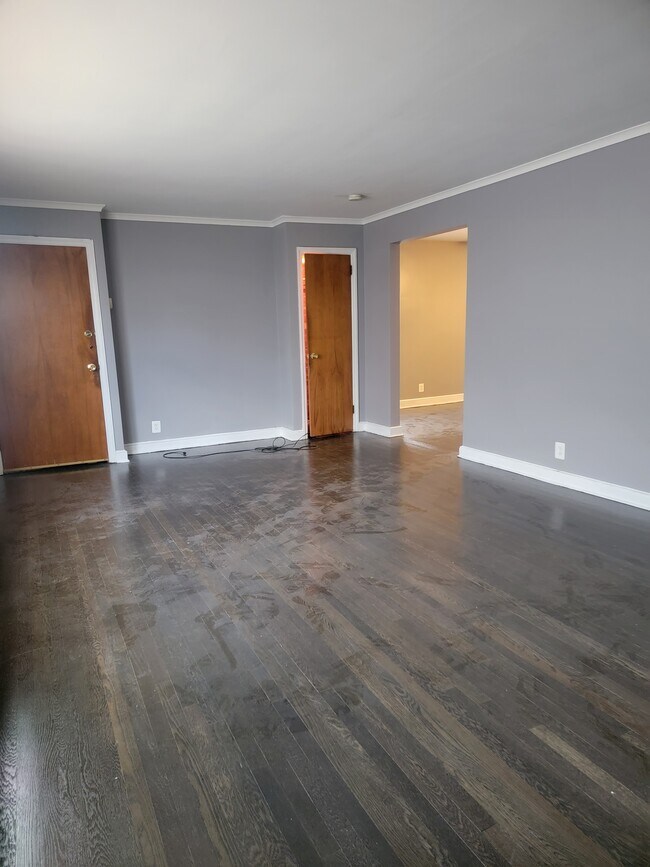 Building Photo - 10 Fleetwood Pl