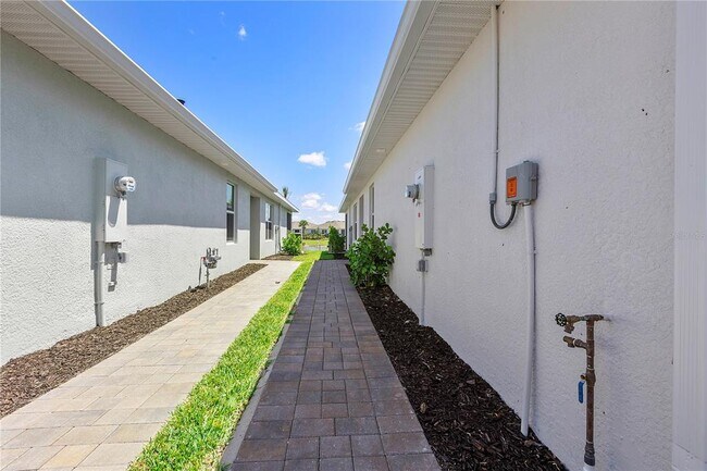 Foto del edificio - 17639 Wild Iris Ln