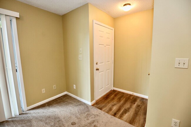 Building Photo - Available 08-12-24!  Updated 1st Floor/1-S...