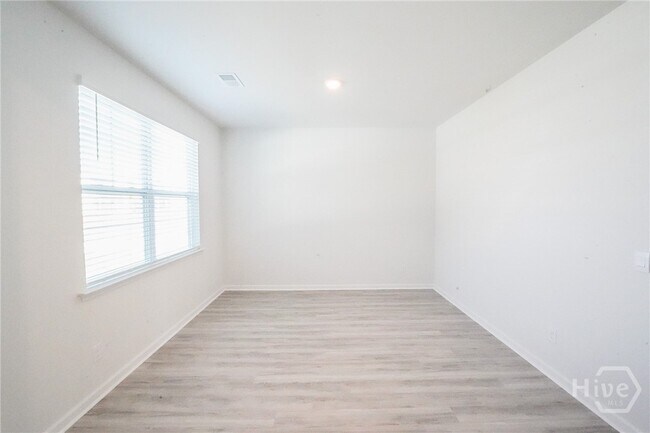 Building Photo - 146 Kraft Kove