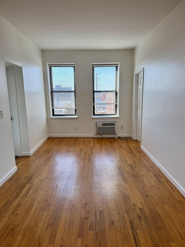 Building Photo - 43 Van Wagenen Ave