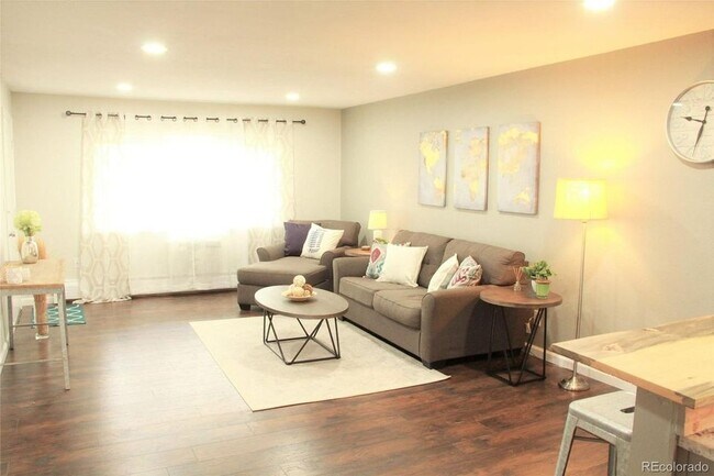 Foto del edificio - 7050 W Cedar Ave