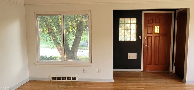 Building Photo - 2 br, 1 bath House - 3001 South 43rd Street