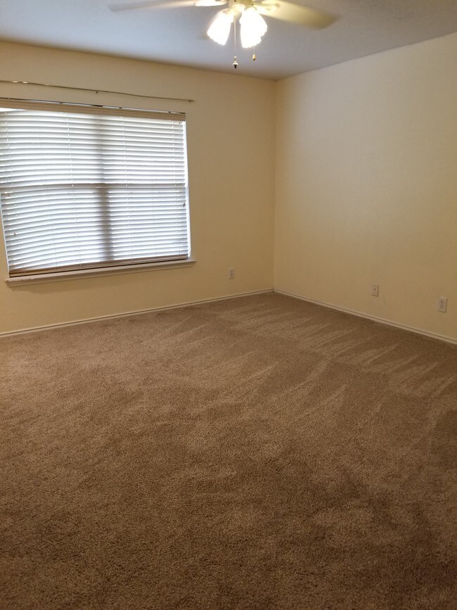 Foto del edificio - 7611 Avery Rd