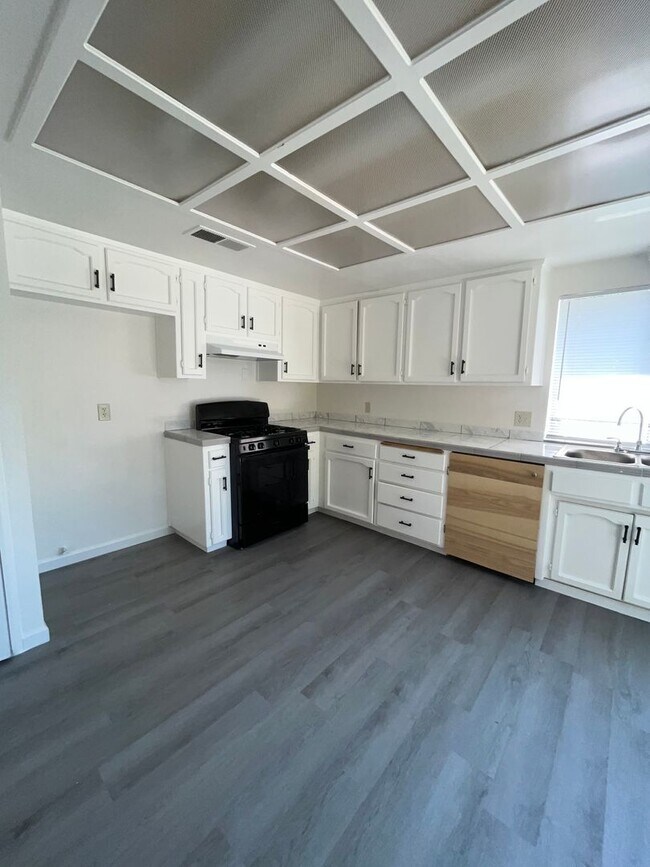 Building Photo - 3021