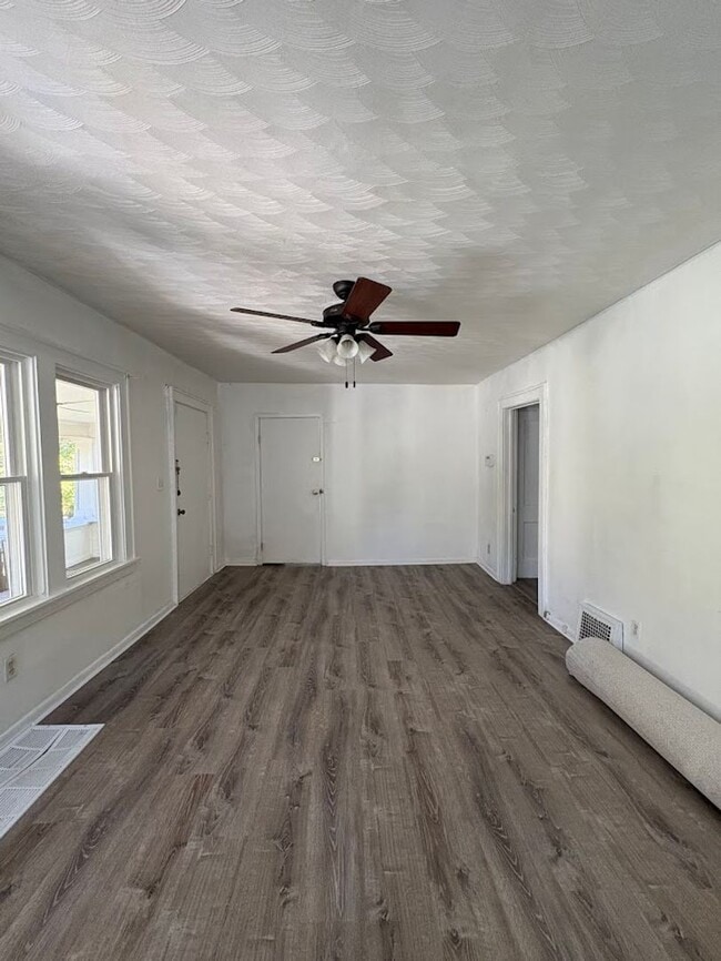 Building Photo - Four bedroom two bathroom home for rent