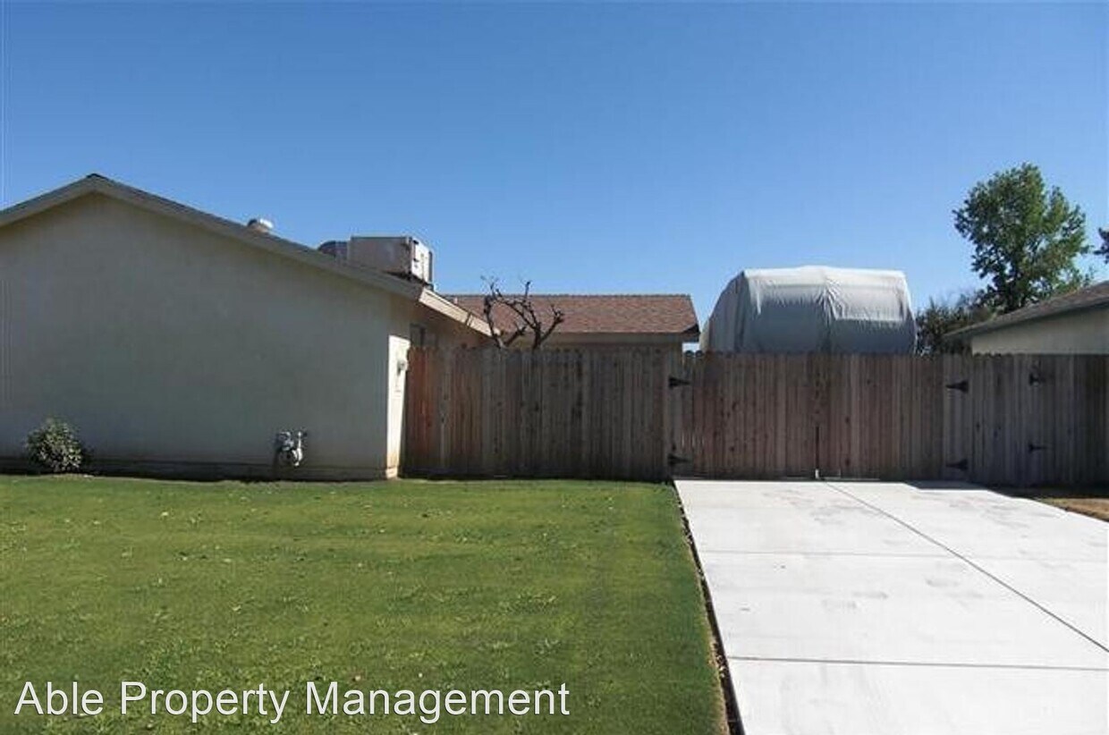 Building Photo - 3 br, 2 bath House - 2701 Courtleigh Dr.