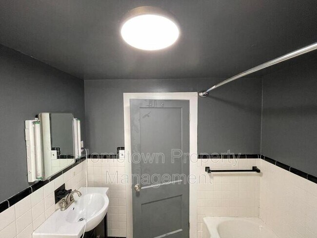Foto del edificio - 340 W 2nd St